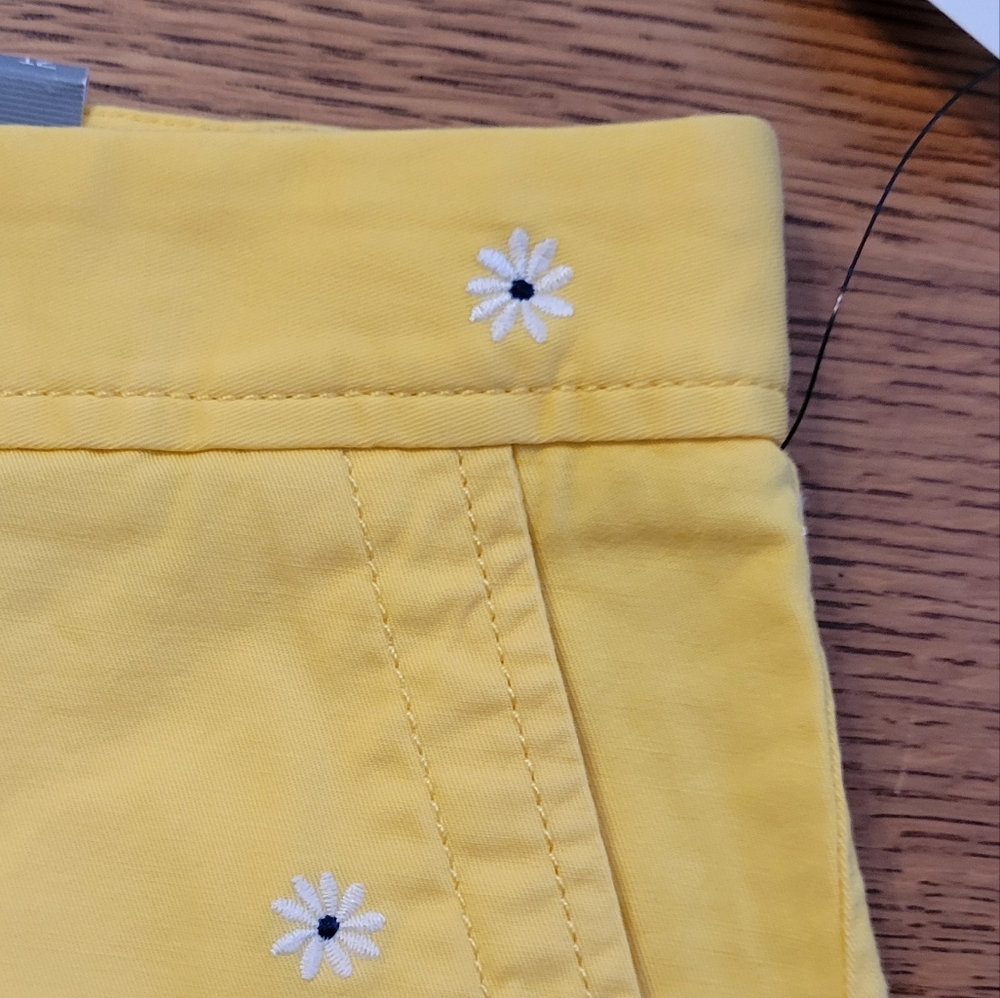 Talbots Relaxed Chino Shorts - 7" inseam - Embroidered Daisies - Yellow - Picture 9 of 10